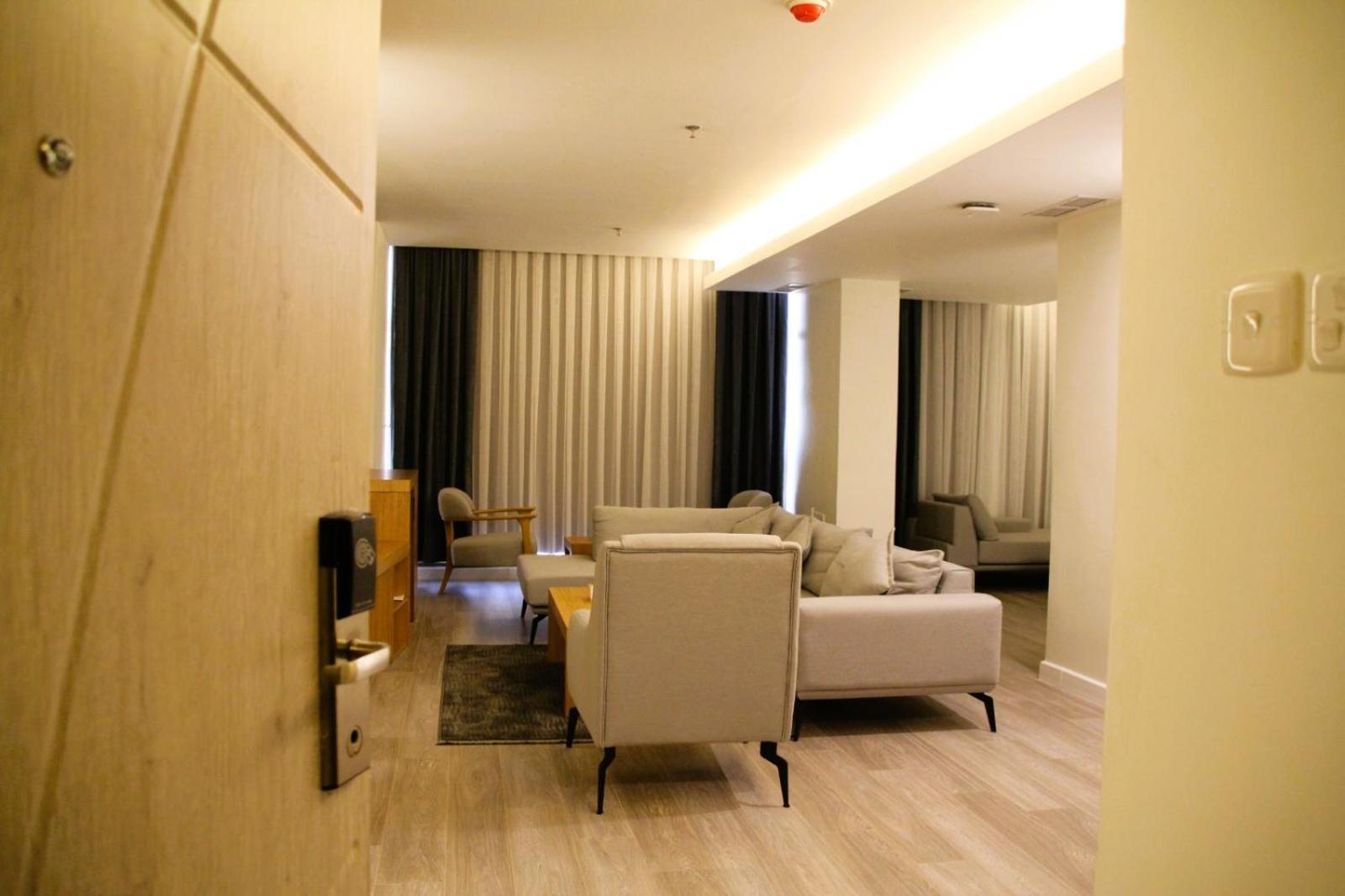 Plaza Athenee Hotel Koweït Extérieur photo